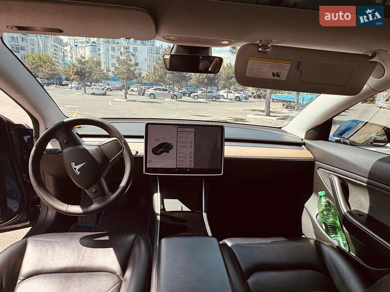 Седан Tesla Model 3 2019 в Одесі
