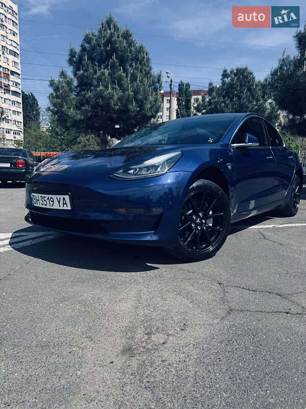 Седан Tesla Model 3 2019 в 