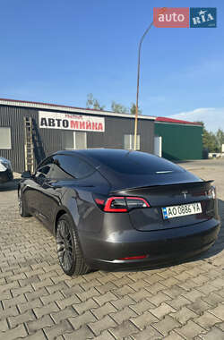 Седан Tesla Model 3 2021 в 