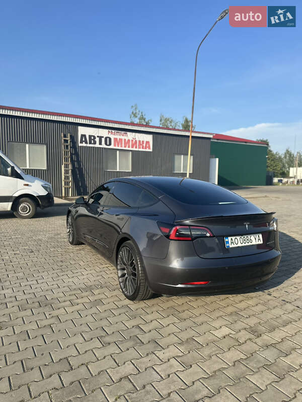 Седан Tesla Model 3 2021 в Ужгороді