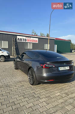 Седан Tesla Model 3 2021 в 