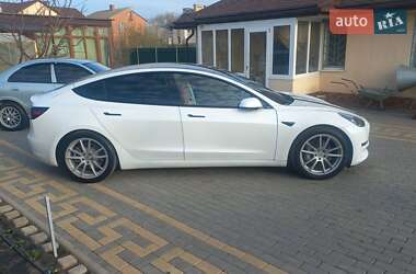 Седан Tesla Model 3 2021 в 