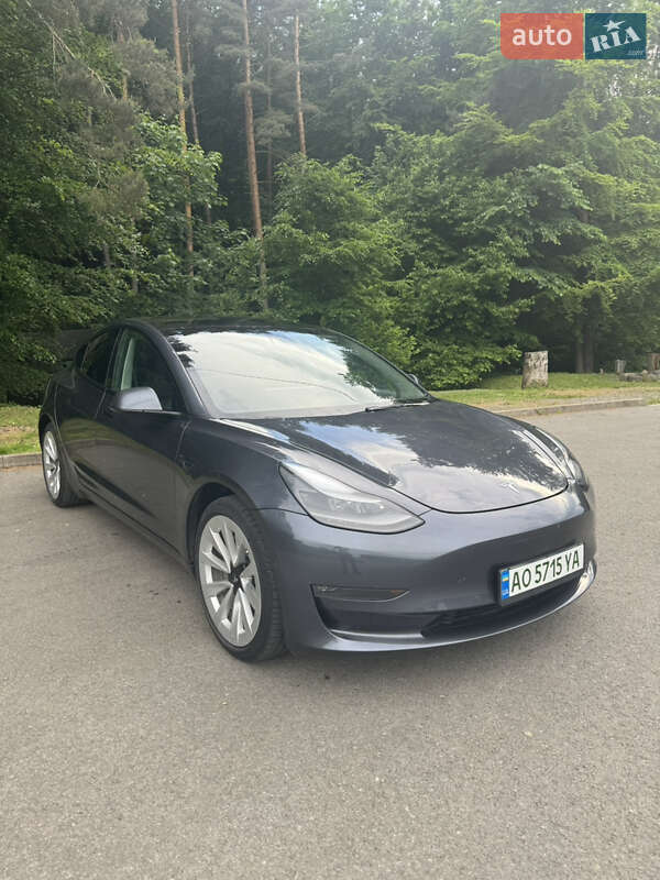 Седан Tesla Model 3 2022 в Ужгороді