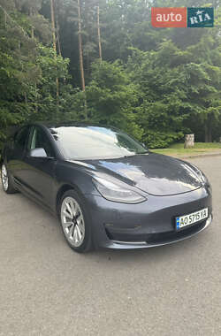 Седан Tesla Model 3 2022 в 
