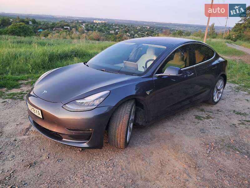 Седан Tesla Model 3 2018 в Харкові