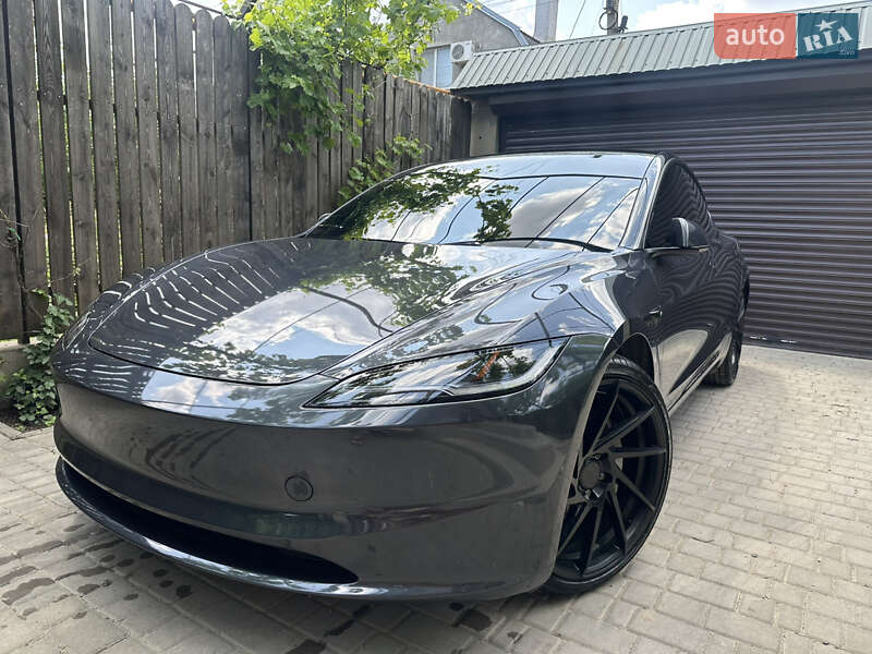 Седан Tesla Model 3 2024 в Чорноморську