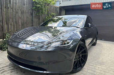 Седан Tesla Model 3 2024 в 