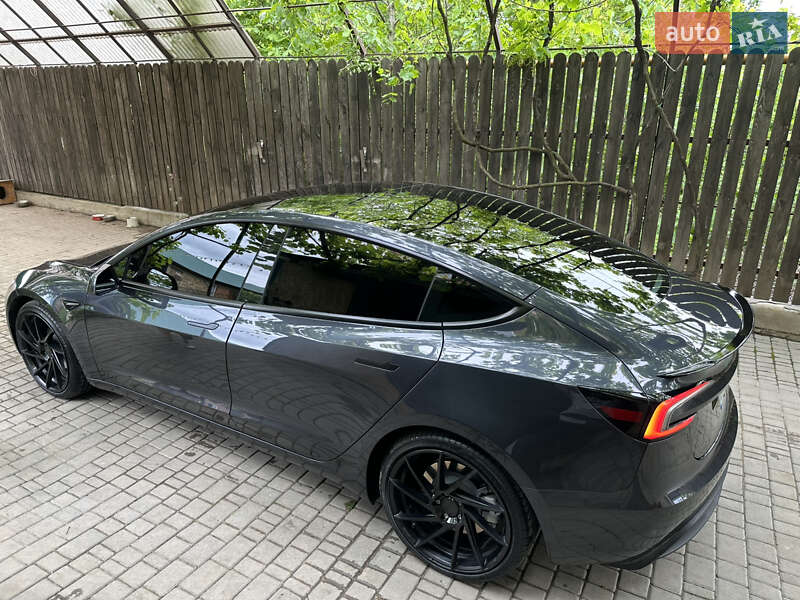 Седан Tesla Model 3 2024 в Чорноморську