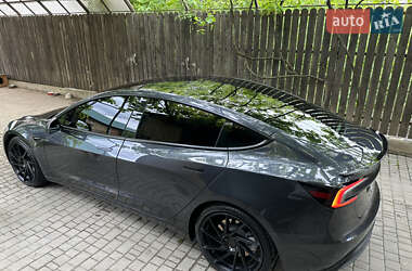 Седан Tesla Model 3 2024 в 
