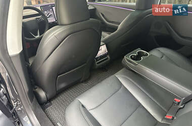 Седан Tesla Model 3 2024 в 