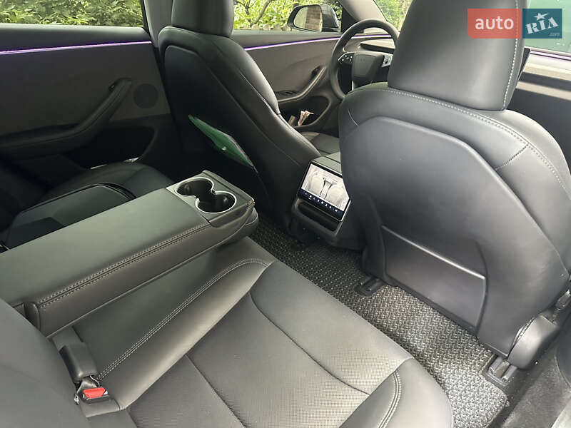 Седан Tesla Model 3 2024 в Чорноморську