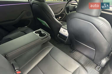 Седан Tesla Model 3 2024 в 