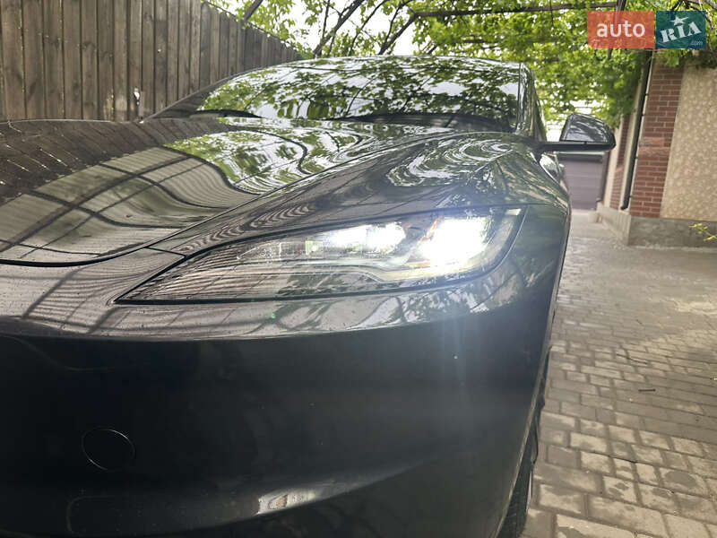 Седан Tesla Model 3 2024 в Чорноморську