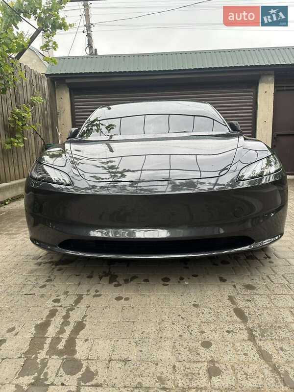 Седан Tesla Model 3 2024 в Чорноморську