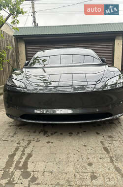 Седан Tesla Model 3 2024 в 