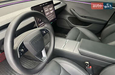 Седан Tesla Model 3 2024 в 
