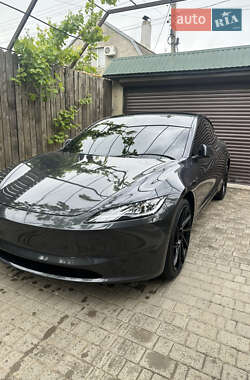 Седан Tesla Model 3 2024 в 