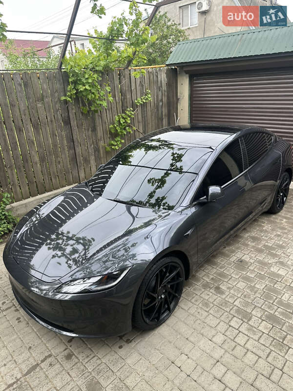 Седан Tesla Model 3 2024 в Чорноморську