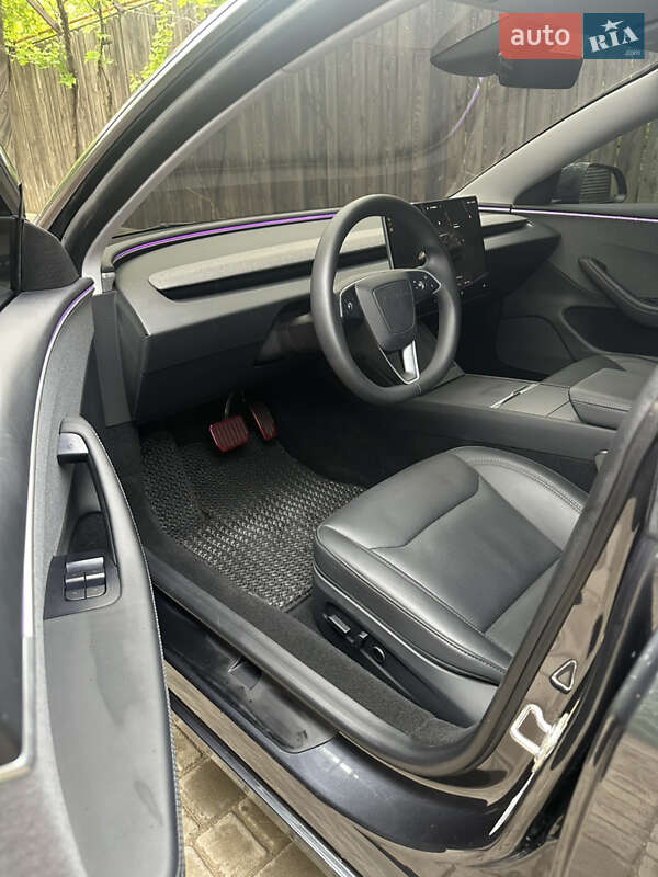 Седан Tesla Model 3 2024 в Чорноморську