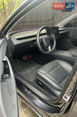 Седан Tesla Model 3 2024 в 