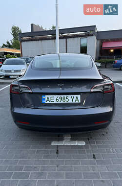 Седан Tesla Model 3 2023 в 