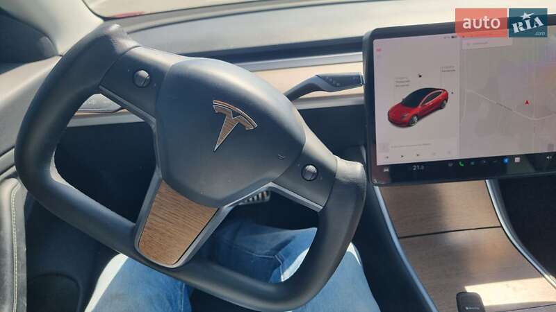 Седан Tesla Model 3 2018 в Виннице