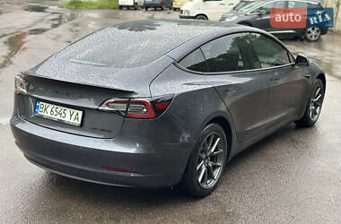 Седан Tesla Model 3 2021 в 