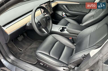 Седан Tesla Model 3 2021 в 