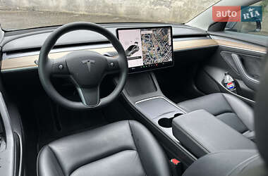 Седан Tesla Model 3 2021 в 