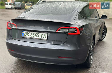 Седан Tesla Model 3 2021 в 