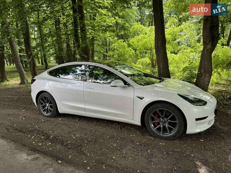 Седан Tesla Model 3 2020 в Вінниці
