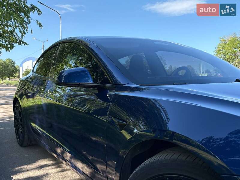 Седан Tesla Model 3 2022 в Кривому Розі