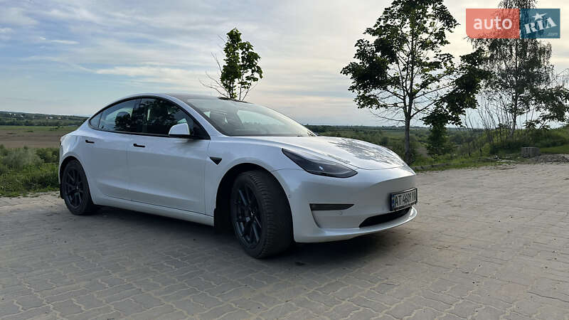 Седан Tesla Model 3 2021 в Калуше