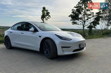 Седан Tesla Model 3 2021 в 