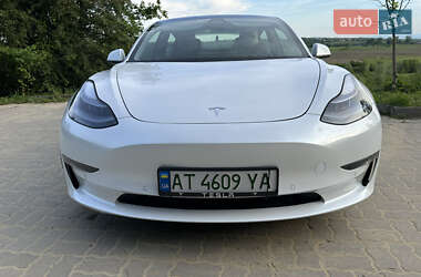 Седан Tesla Model 3 2021 в 