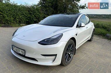Седан Tesla Model 3 2021 в 