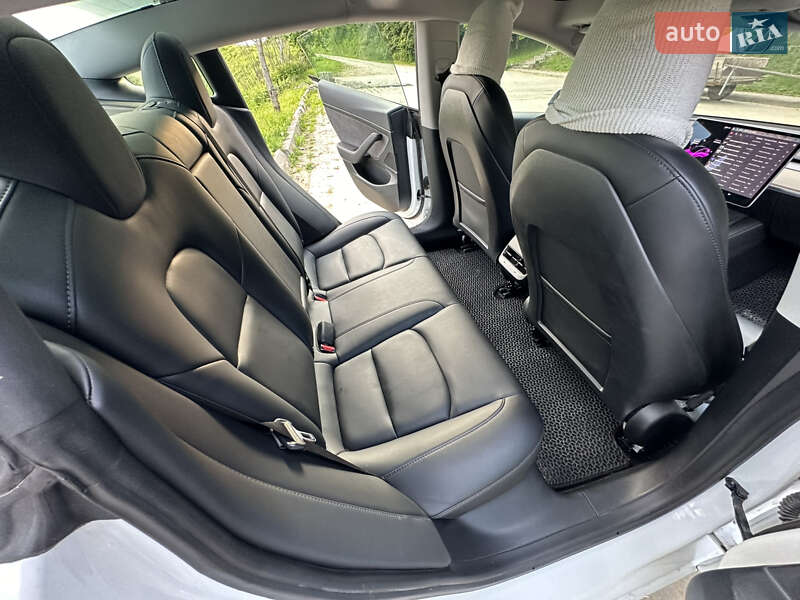 Седан Tesla Model 3 2021 в Калуше
