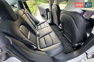Седан Tesla Model 3 2021 в 