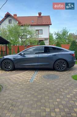 Седан Tesla Model 3 2021 в 