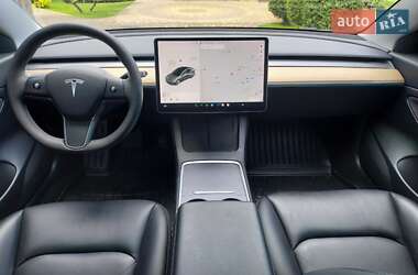 Седан Tesla Model 3 2021 в 