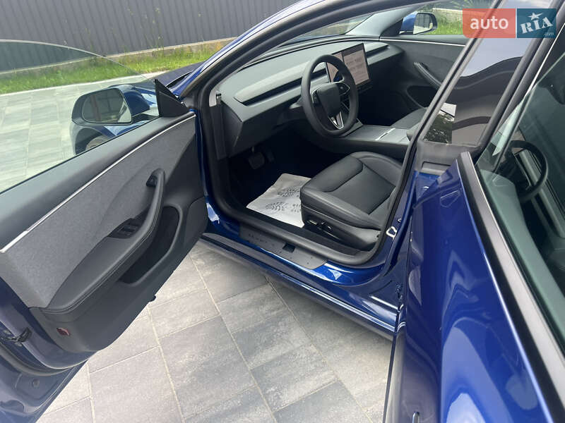 Седан Tesla Model 3 2024 в Старокостянтинові