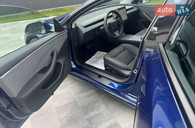 Седан Tesla Model 3 2024 в 