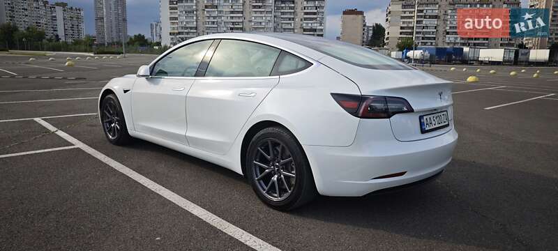 Седан Tesla Model 3 2020 в Киеве