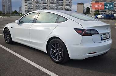 Седан Tesla Model 3 2020 в 