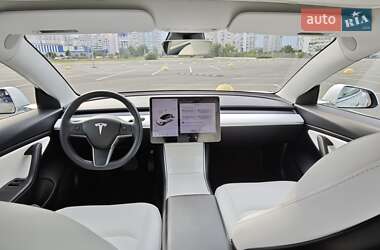Седан Tesla Model 3 2020 в Киеве