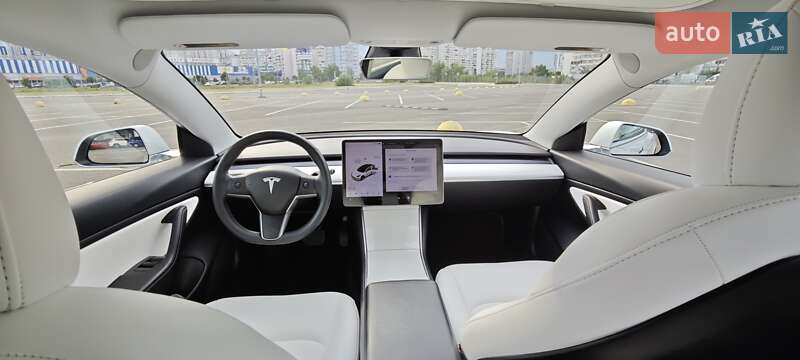 Седан Tesla Model 3 2020 в 