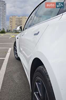 Седан Tesla Model 3 2020 в 