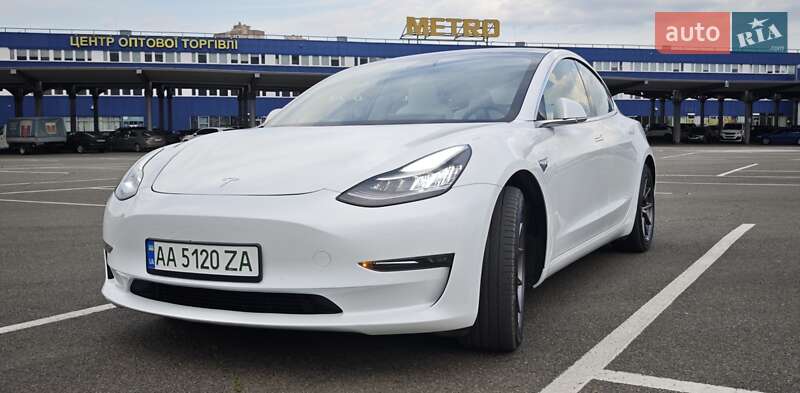 Седан Tesla Model 3 2020 в Киеве