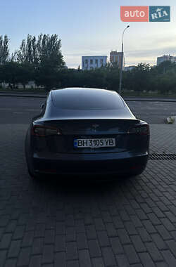 Седан Tesla Model 3 2020 в 