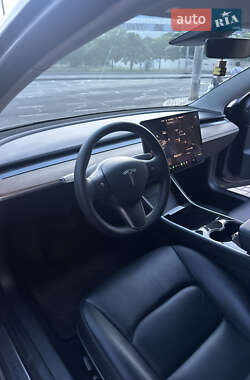 Седан Tesla Model 3 2020 в 